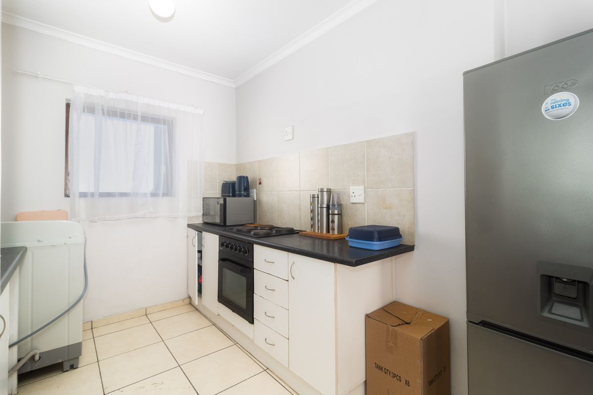 Cozy 2 Bedroom in Parklands - Photo 3