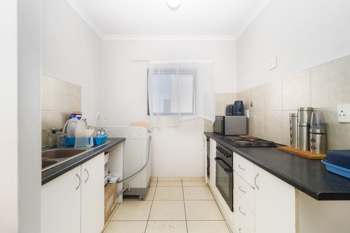 Cozy 2 Bedroom in Parklands - Photo 2