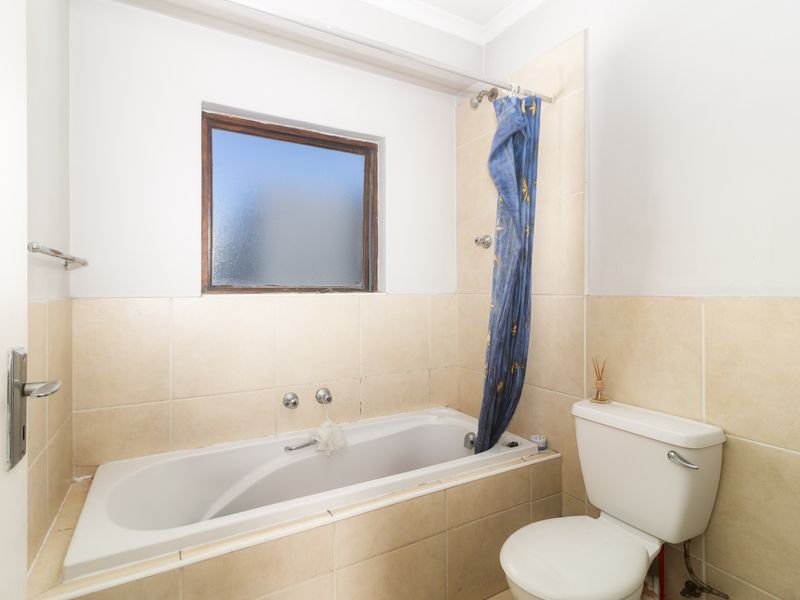 Cozy 2 Bedroom in Parklands - Photo 7