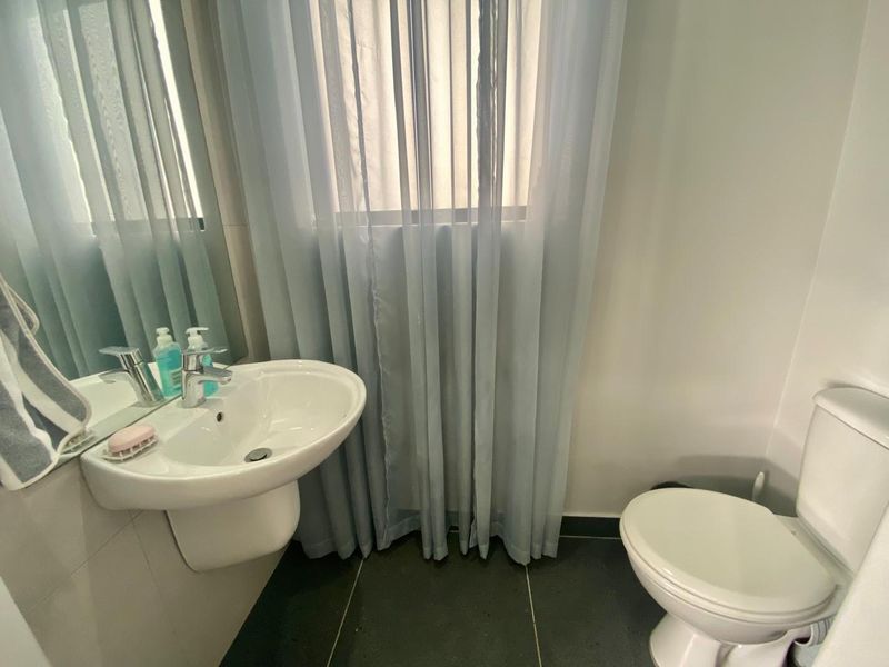 2 bedroom retirement unit to rent - Photo 3