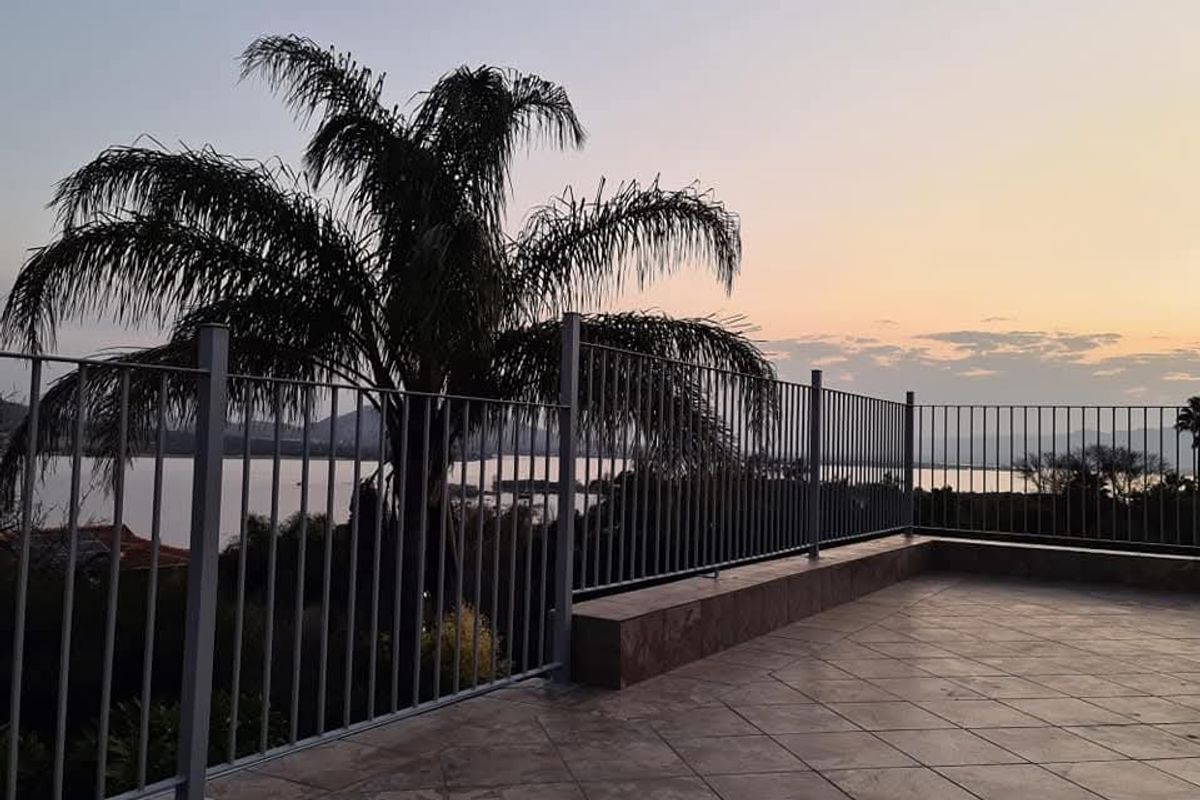 Cozy penthouse suite with Stunning Hartbeespoort Dam Views in Ifafi - Photo 2