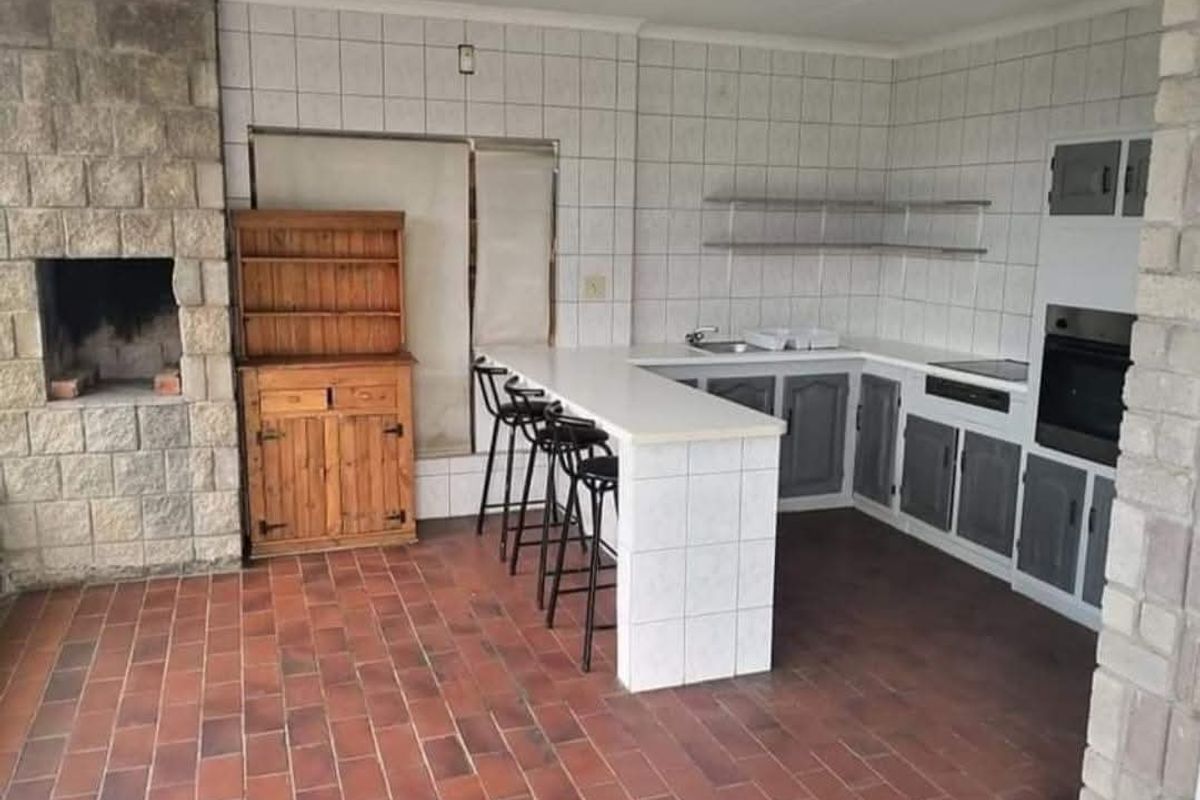 Cozy penthouse suite with Stunning Hartbeespoort Dam Views in Ifafi - Photo 3