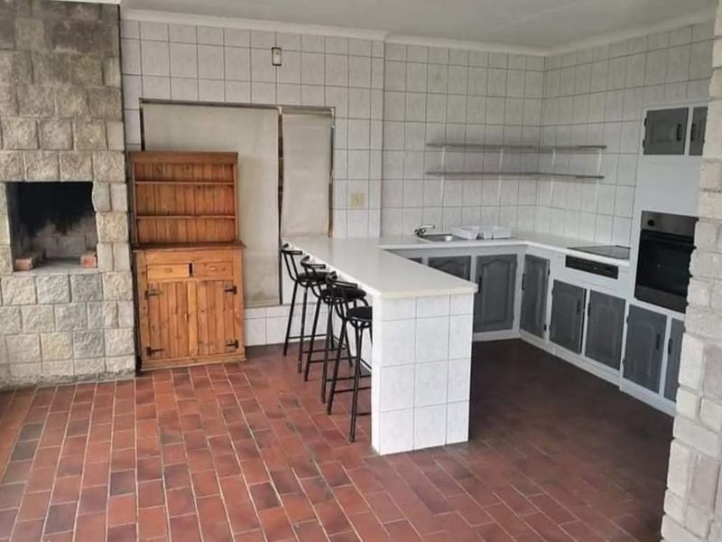 Cozy penthouse suite with Stunning Hartbeespoort Dam Views in Ifafi - Photo 3