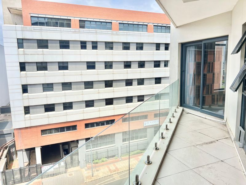 3 Bedroom and 2 Bathroom Apartment for Sale at The Madison - Photo 8