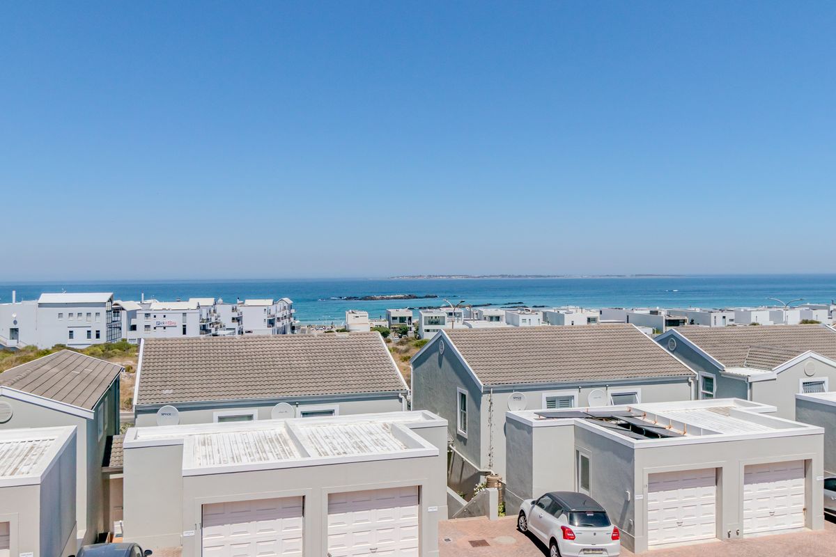 Coastal Rental with Incredible Views in a Secure Big Bay Estate - Photo 2