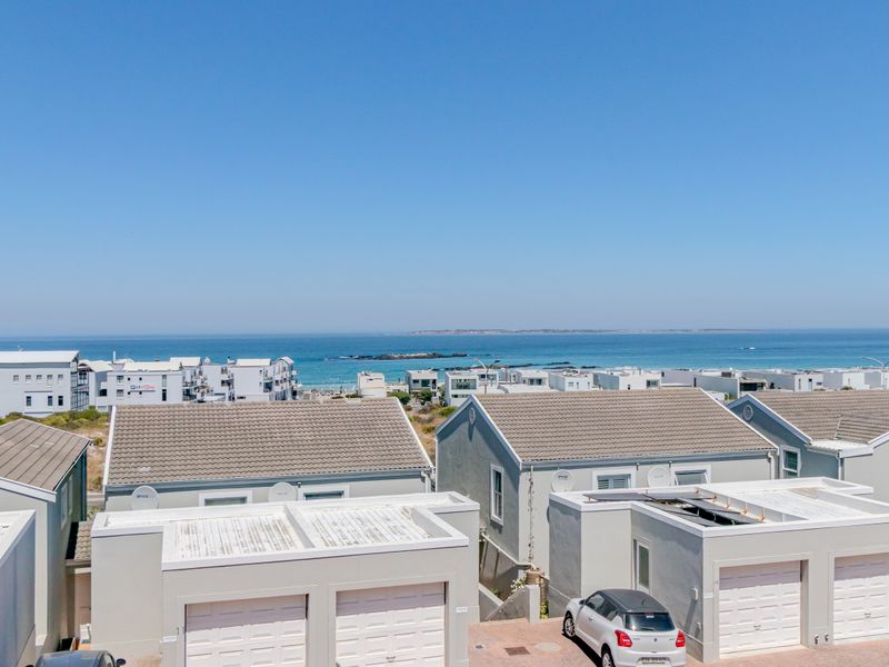 Coastal Rental with Incredible Views in a Secure Big Bay Estate - Photo 2
