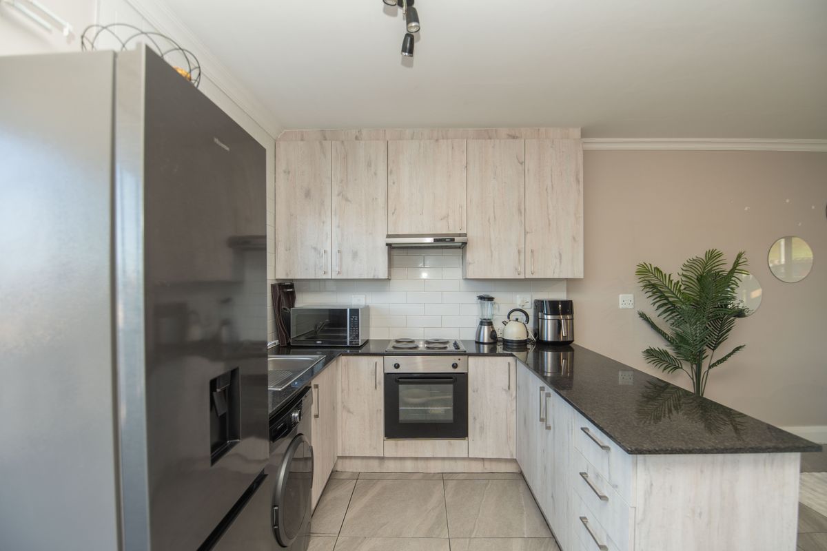 3 BED DUPLEX FOR SALE IN WESTERING - Photo 3