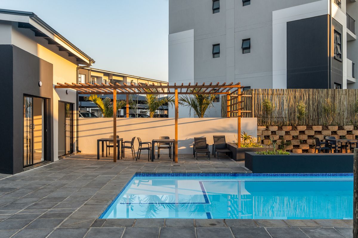 Last Remaining Bliss apartments available. - Photo 2