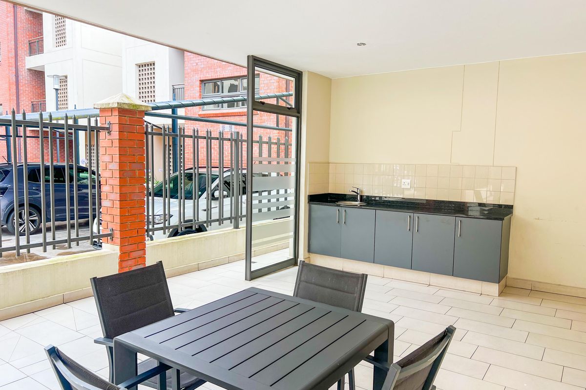 Sophisticated 2 Bedroom and 2 Bathroom Apartment in Umhlanga Central - Photo 3