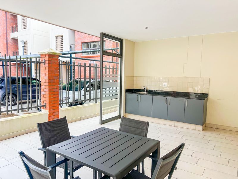 Sophisticated 2 Bedroom and 2 Bathroom Apartment in Umhlanga Central - Photo 3