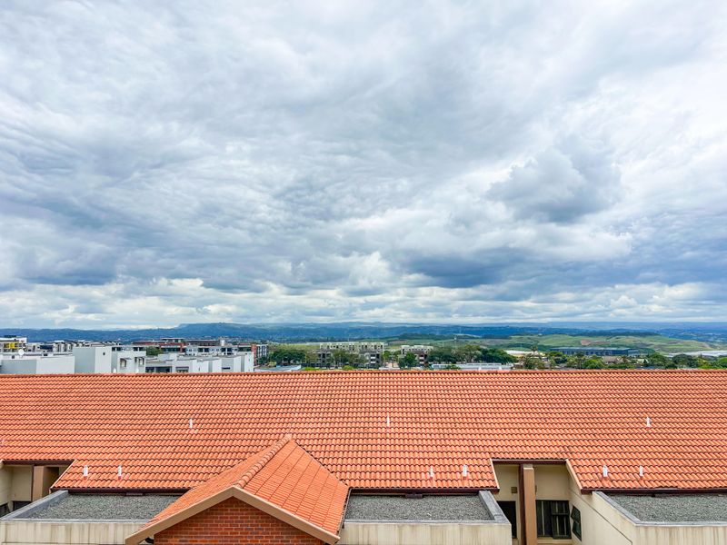 Sophisticated 2 Bedroom and 2 Bathroom Apartment in Umhlanga Central - Photo 9