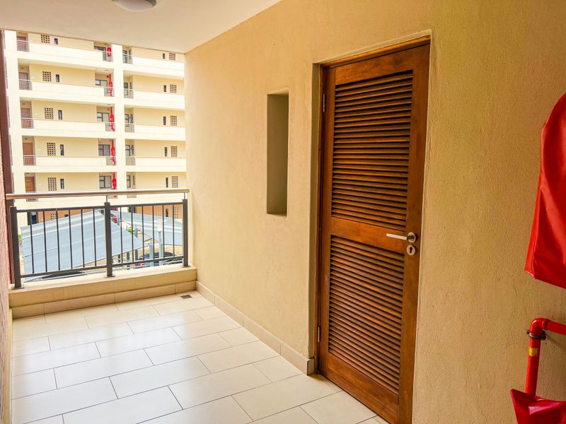 Sophisticated 2 Bedroom and 2 Bathroom Apartment in Umhlanga Central - Photo 4