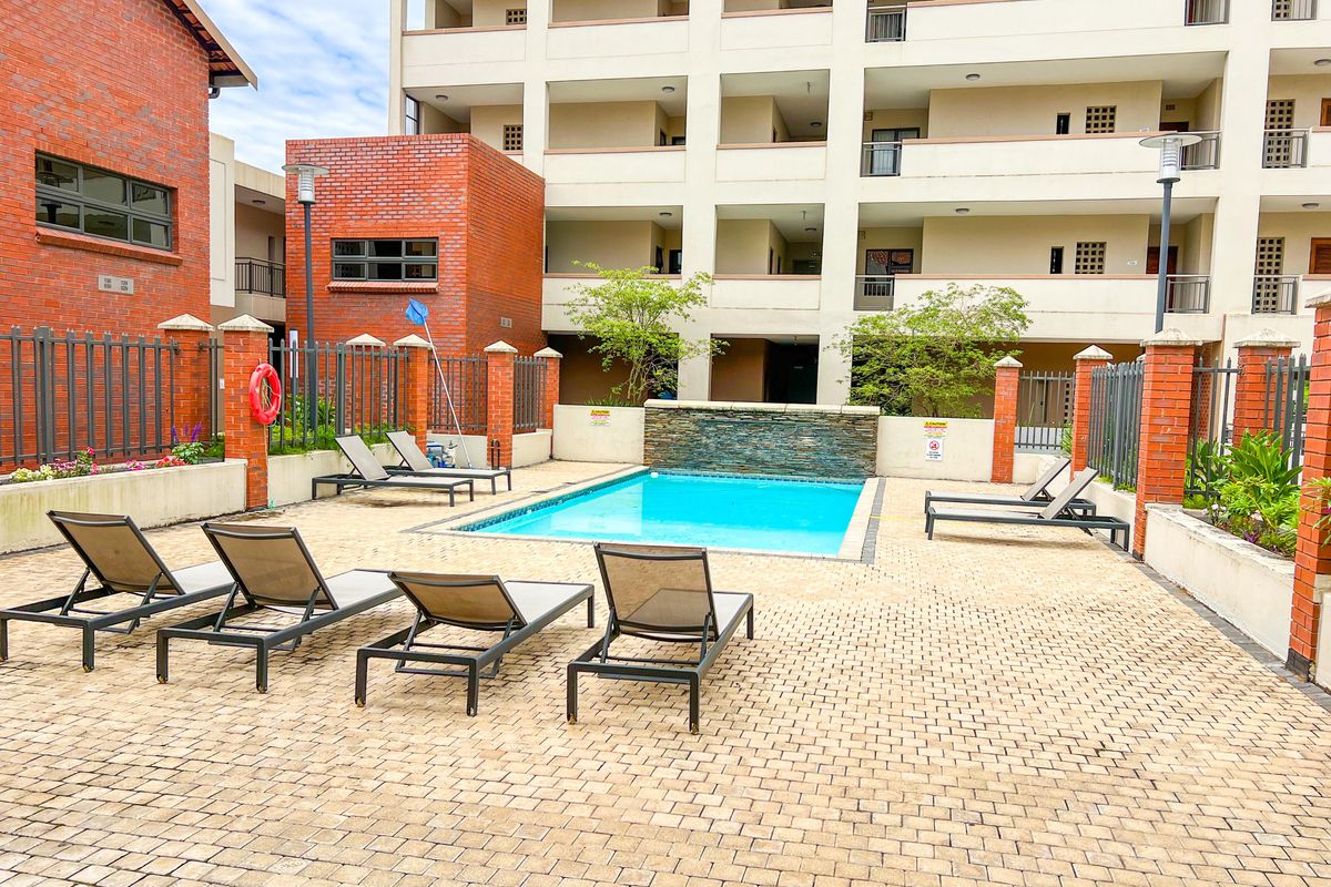 Sophisticated 2 Bedroom and 2 Bathroom Apartment in Umhlanga Central - Photo 2