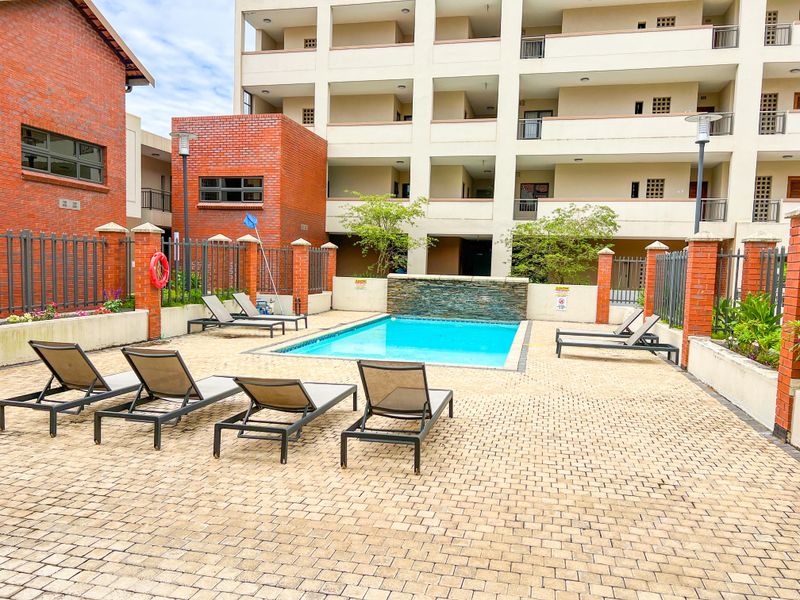 Sophisticated 2 Bedroom and 2 Bathroom Apartment in Umhlanga Central - Photo 2