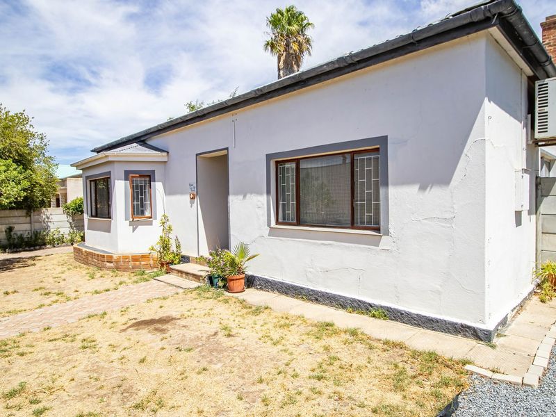 5-Bedroom Family Home with 2 Flatlets for Sale in Moorreesburg - Photo 5