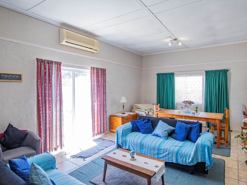 5-Bedroom Family Home with 2 Flatlets for Sale in Moorreesburg - Photo 10