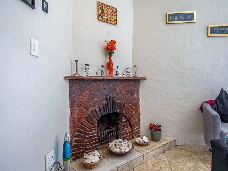 5-Bedroom Family Home with 2 Flatlets for Sale in Moorreesburg - Photo 9