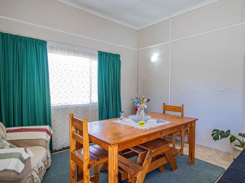 5-Bedroom Family Home with 2 Flatlets for Sale in Moorreesburg - Photo 8