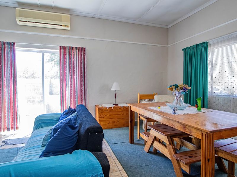 5-Bedroom Family Home with 2 Flatlets for Sale in Moorreesburg - Photo 6