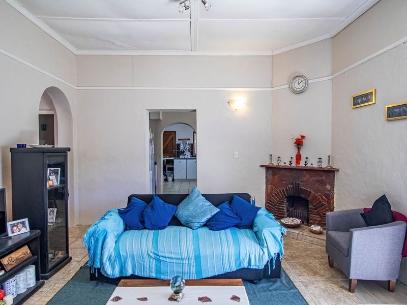 5-Bedroom Family Home with 2 Flatlets for Sale in Moorreesburg - Photo 7