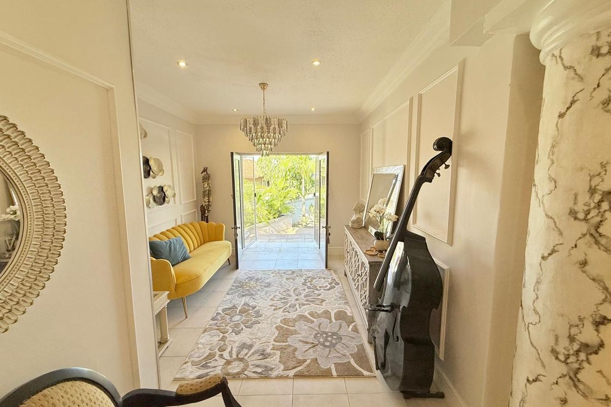 Stunning 5-Bedroom Home in Umhlanga with Breathtaking Sea Views - Photo 4