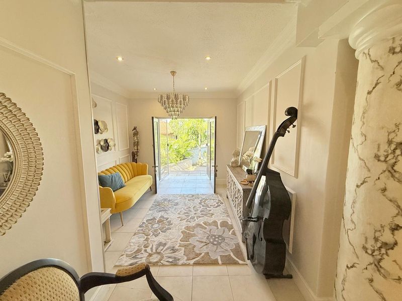 Stunning 5-Bedroom Home in Umhlanga with Breathtaking Sea Views - Photo 4