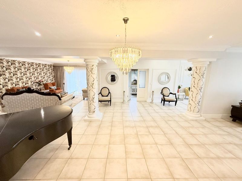 Stunning 5-Bedroom Home in Umhlanga with Breathtaking Sea Views - Photo 9