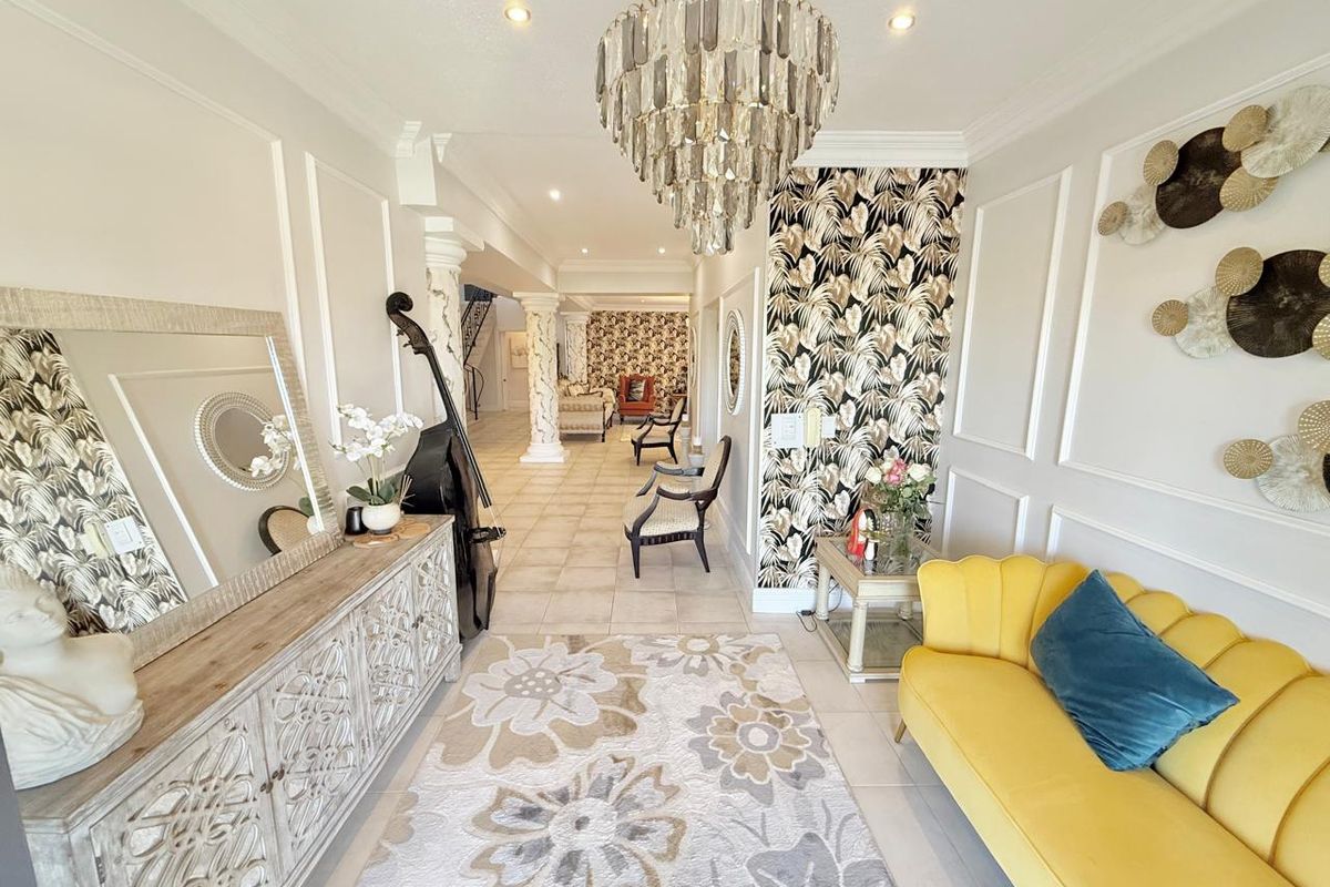 Stunning 5-Bedroom Home in Umhlanga with Breathtaking Sea Views - Photo 5