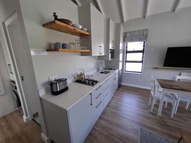 Stylish Fully Furnished Studio Apartment with Breathtaking Mountain Views in Bergvliet - Photo 7