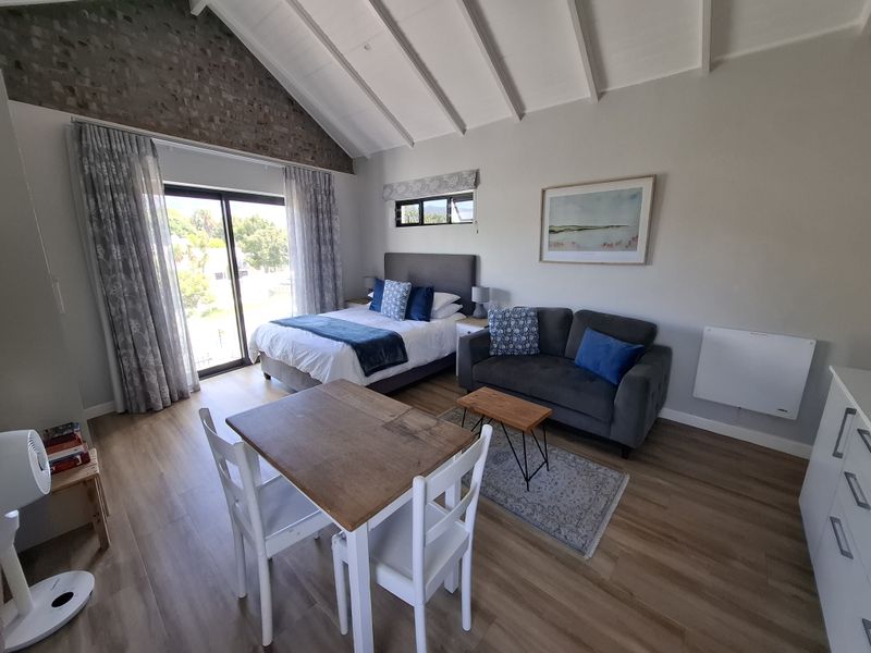 Stylish Fully Furnished Studio Apartment with Breathtaking Mountain Views in Bergvliet - Photo 3