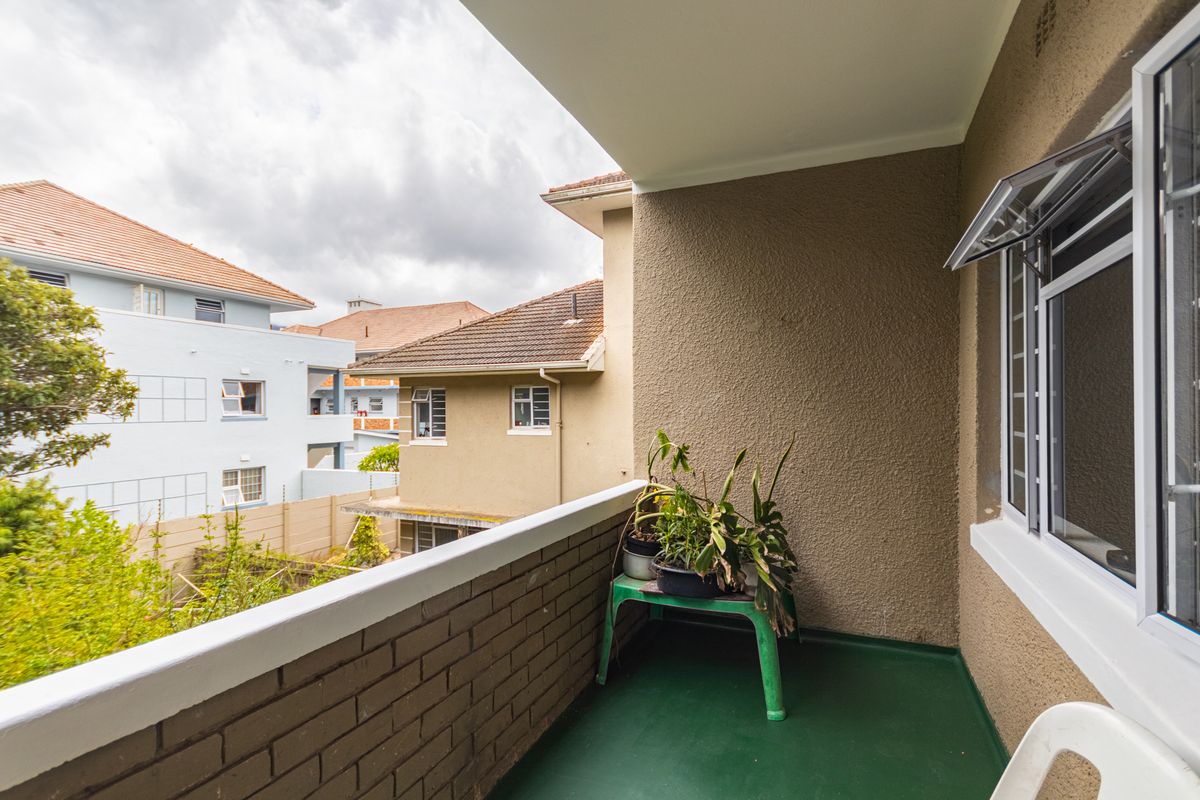 Two Bedroom One bathroom Apartment with Balcony in the Heart of Kenilworth - Photo 5