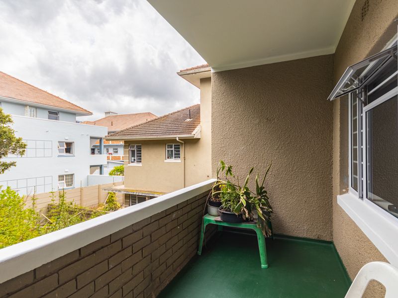 Two Bedroom One bathroom Apartment with Balcony in the Heart of Kenilworth - Photo 5