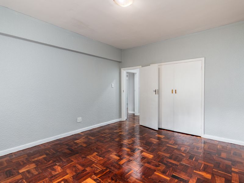 Two Bedroom One bathroom Apartment with Balcony in the Heart of Kenilworth - Photo 9