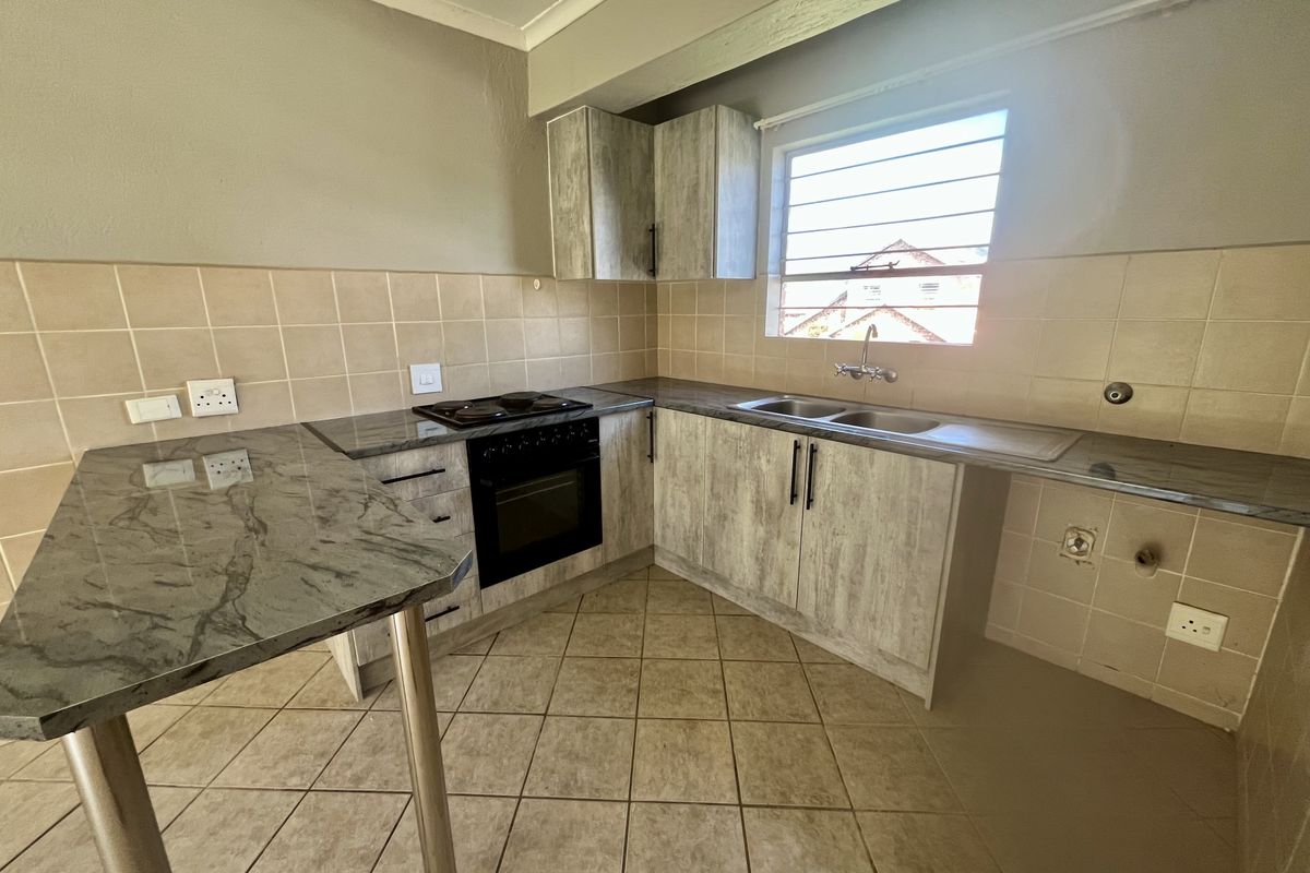 2 Bedroom House to Let in Stonehenge - Photo 3