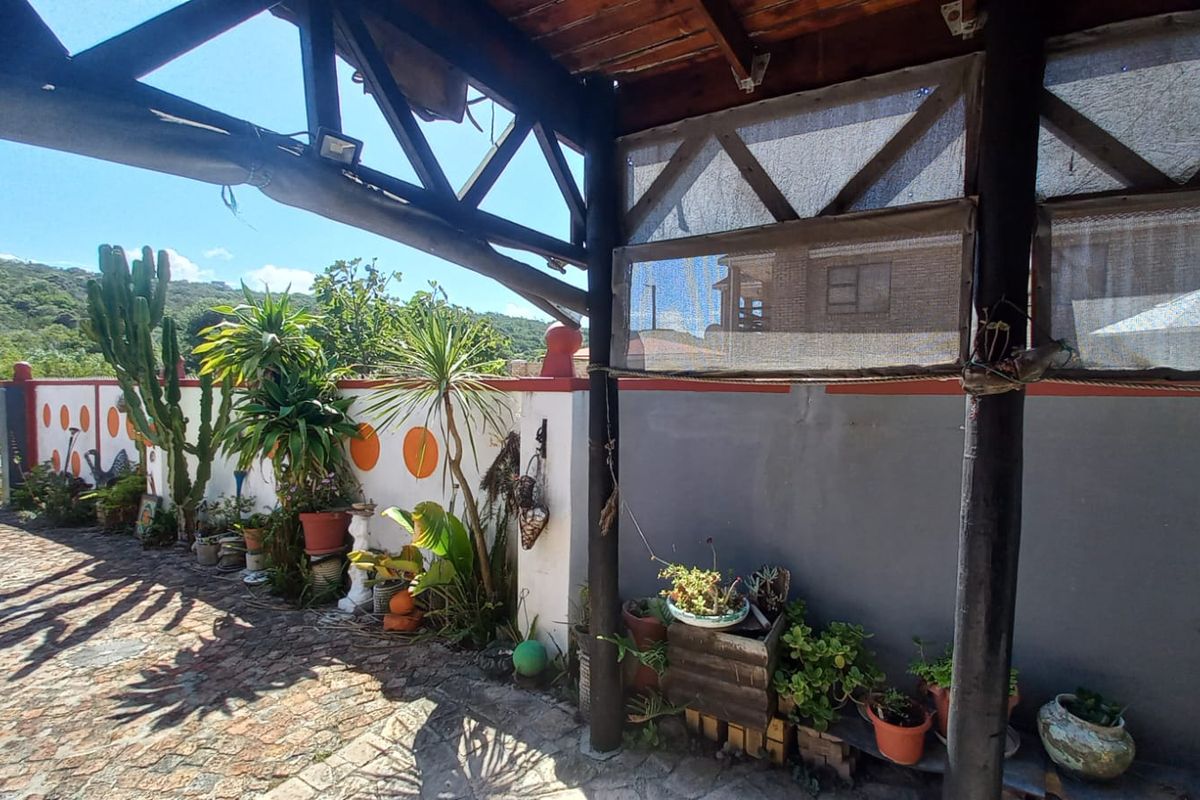 Unique 4 bed double story with bachelor flat - Photo 4