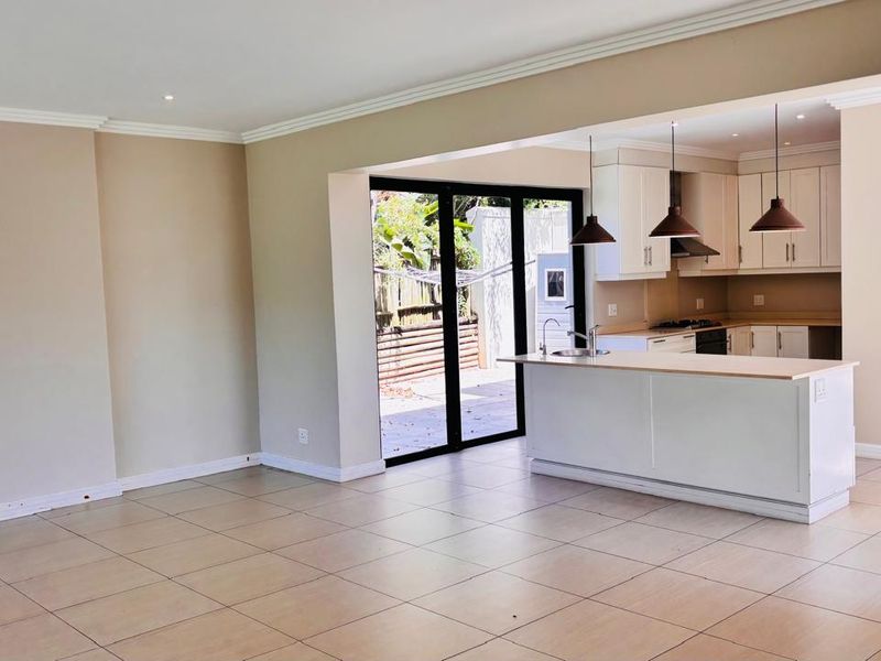 Beautiful Family Home in Palm Lakes Estate, 4 bedrooms and 3 bathrooms - Photo 4