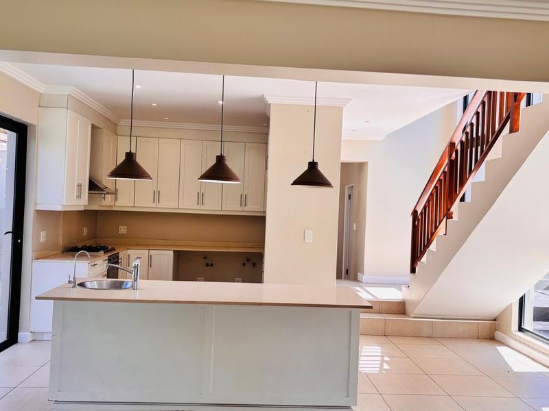 Beautiful Family Home in Palm Lakes Estate, 4 bedrooms and 3 bathrooms - Photo 7