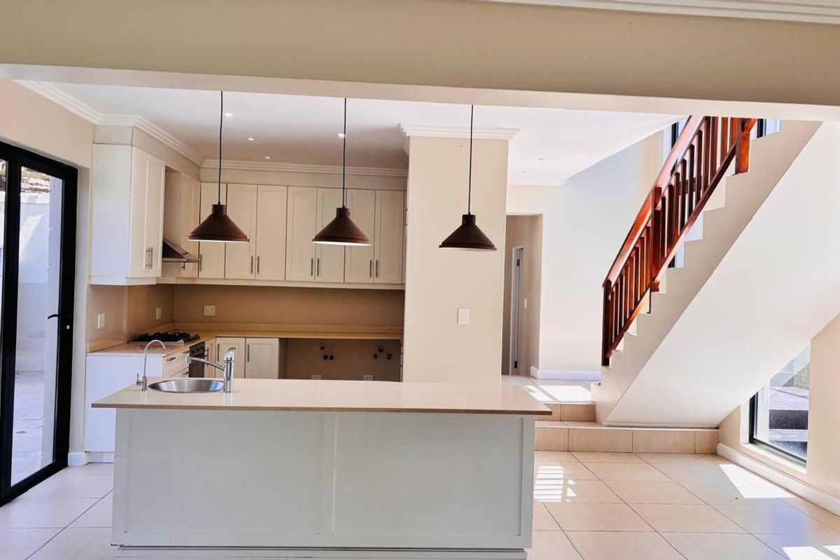 Beautiful Family Home in Palm Lakes Estate, 4 bedrooms and 3 bathrooms - Photo 5