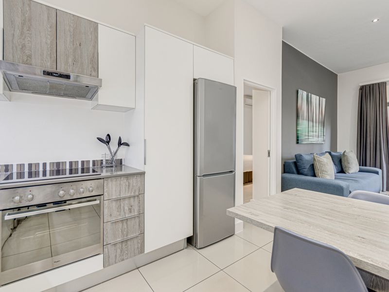 Stylish Fully Furnished 2-Bed Apartment in the Heart of Rosebank - Photo 9