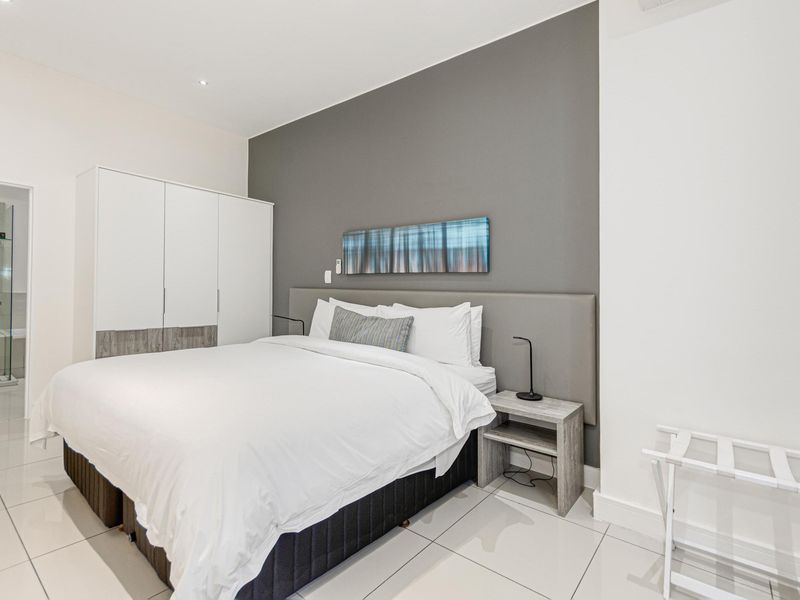 Stylish Fully Furnished 2-Bed Apartment in the Heart of Rosebank - Photo 5