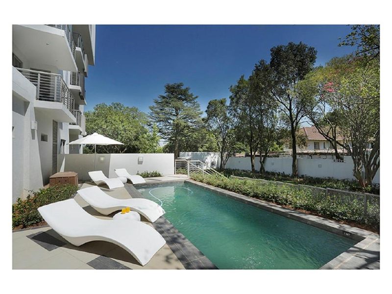 Stylish Fully Furnished 2-Bed Apartment in the Heart of Rosebank - Photo 3