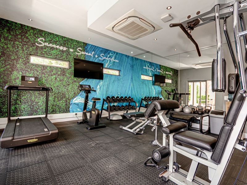 Stylish Fully Furnished 2-Bed Apartment in the Heart of Rosebank - Photo 1