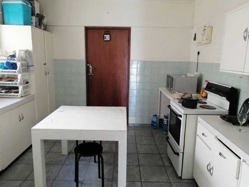 HUMEWOOD 4 BED 2 BATH APARTMENT WITH GARAGE FOR SALE - Photo 6