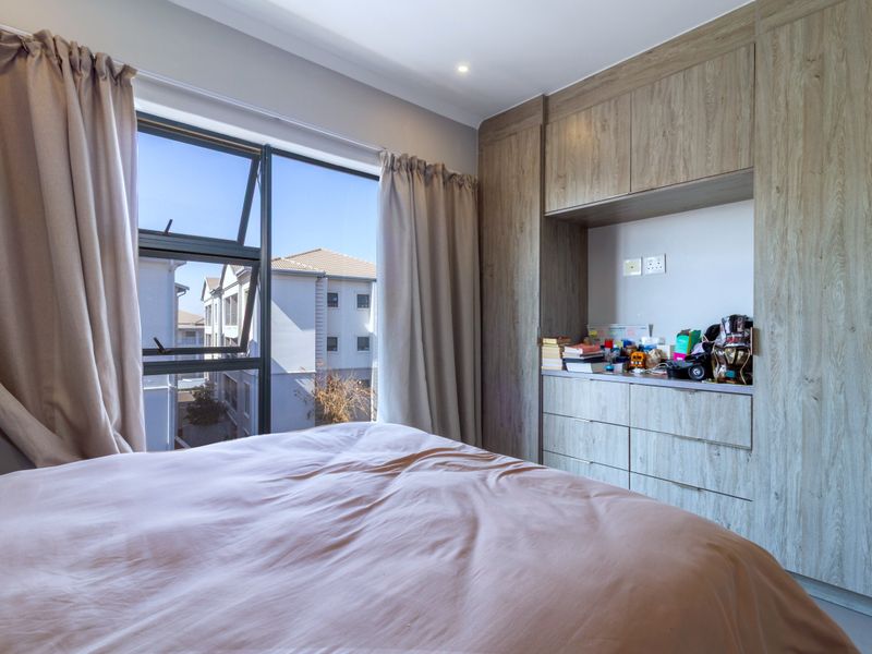 Modern 2-Bedroom Apartment in Secure 7 on Middle Estate - Photo 6