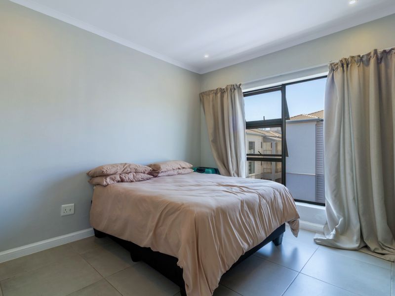 Modern 2-Bedroom Apartment in Secure 7 on Middle Estate - Photo 7