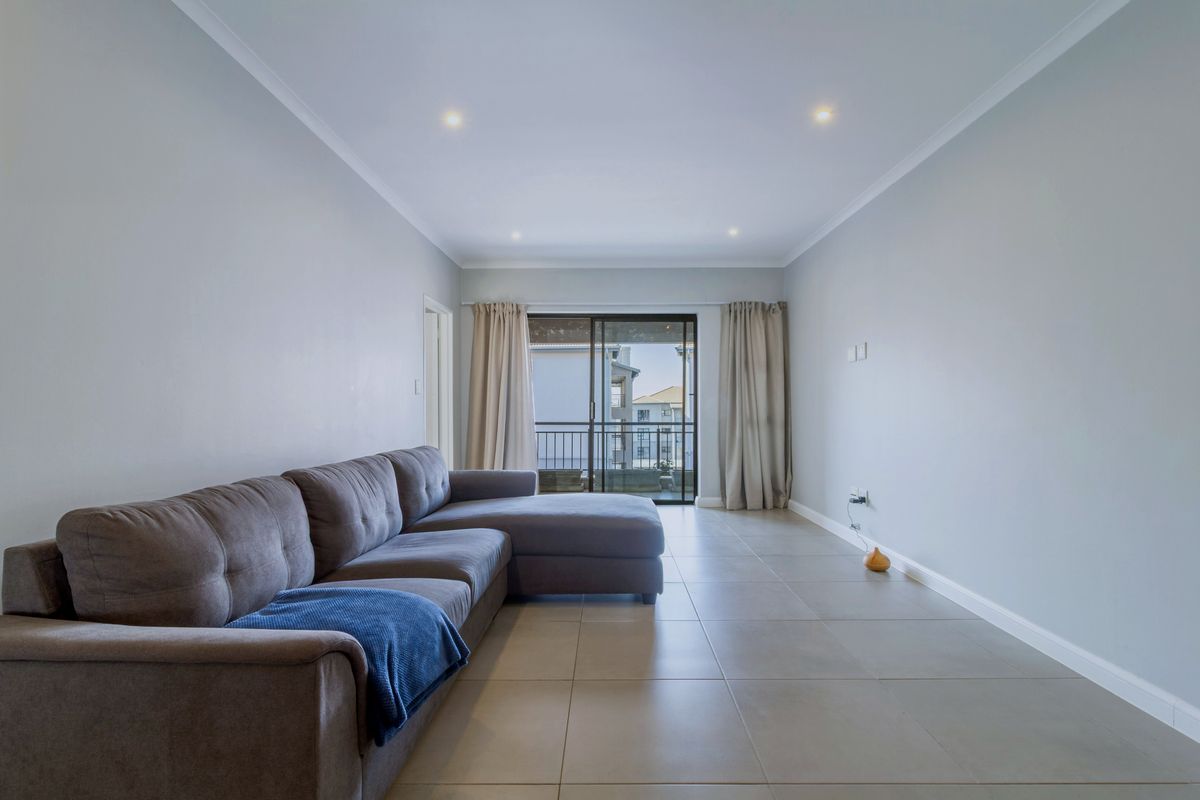 Modern 2-Bedroom Apartment in Secure 7 on Middle Estate - Photo 3