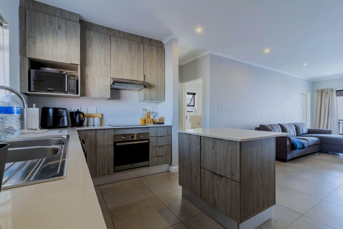 Modern 2-Bedroom Apartment in Secure 7 on Middle Estate - Photo 2