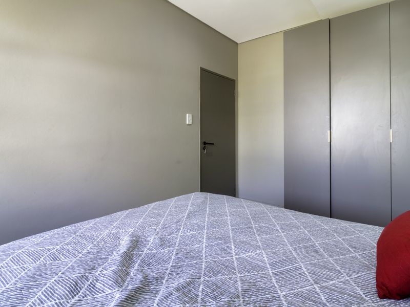 Stylish 1-Bedroom Apartment in Iconic BlackBrick 2, Sandton - Photo 7