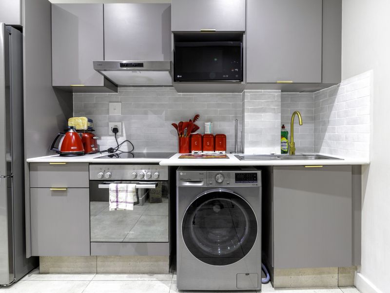 Stylish 1-Bedroom Apartment in Iconic BlackBrick 2, Sandton - Photo 2