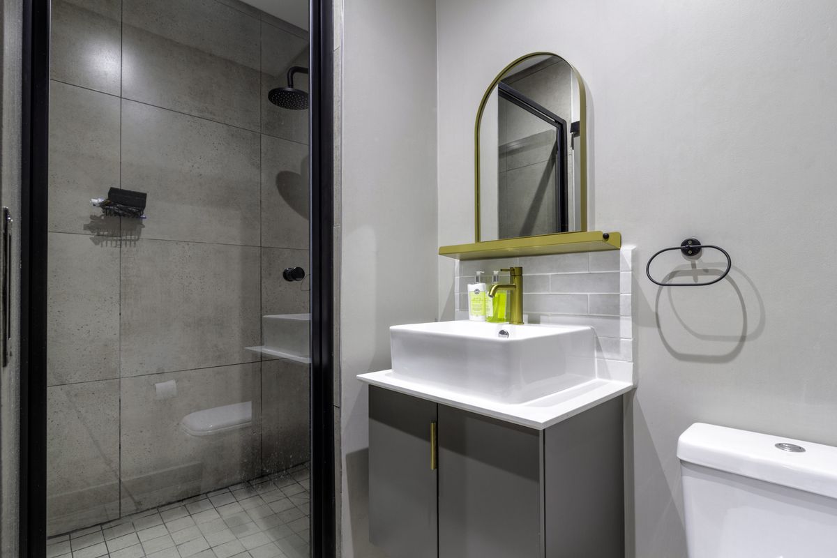 Stylish 1-Bedroom Apartment in Iconic BlackBrick 2, Sandton - Photo 4